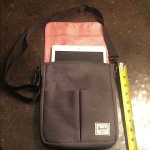 Herschel iPad (slim) messenger case/bag